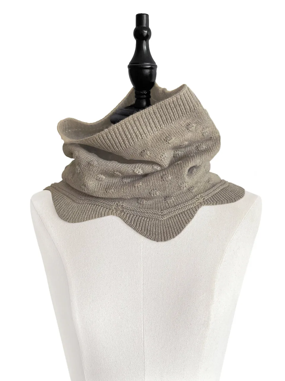 Beige Popcorn Stitch Scalloped Cashmere Wool Blend Snood