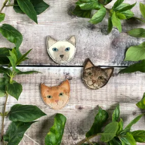 Cat brooch