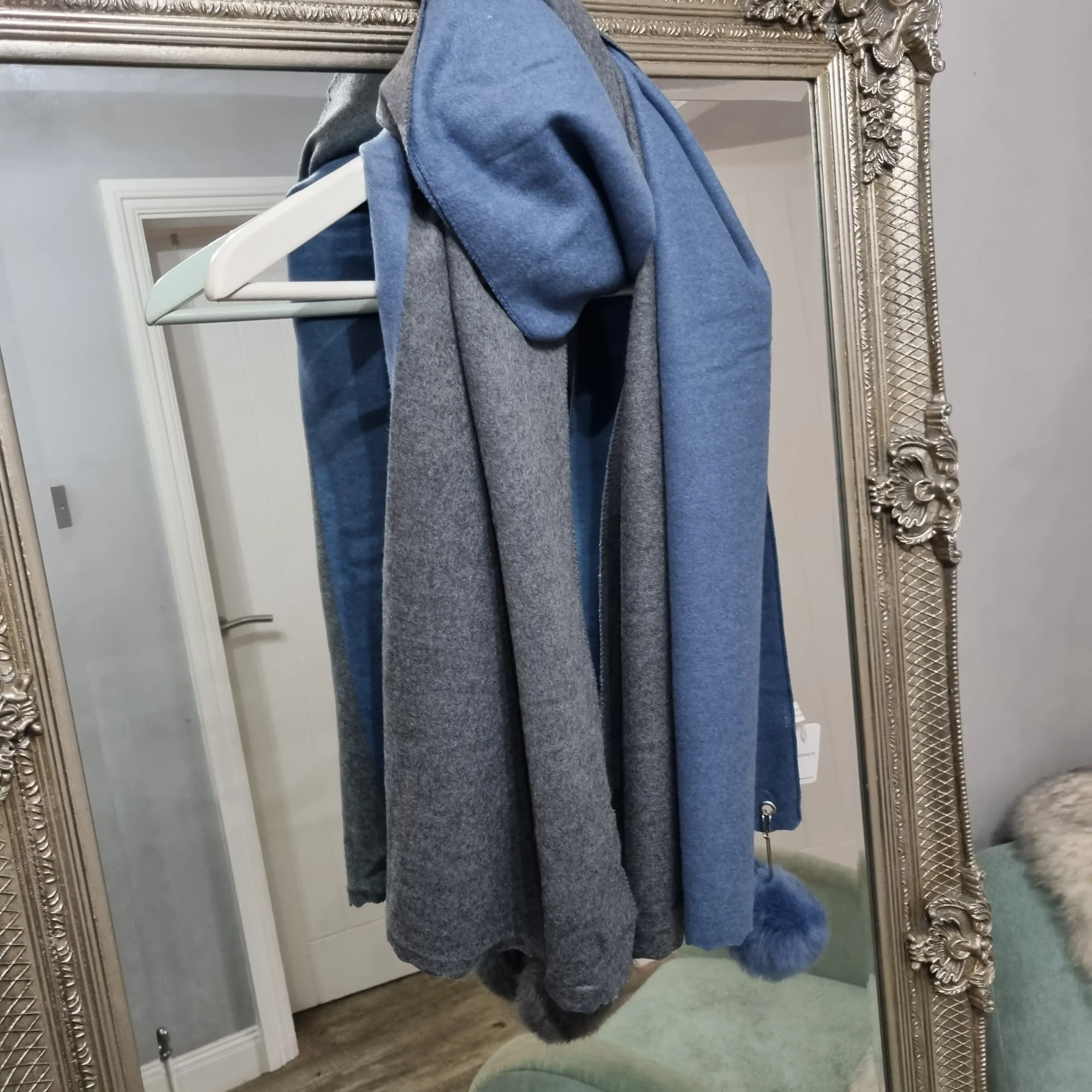 Double pompom scarf Blue/Grey